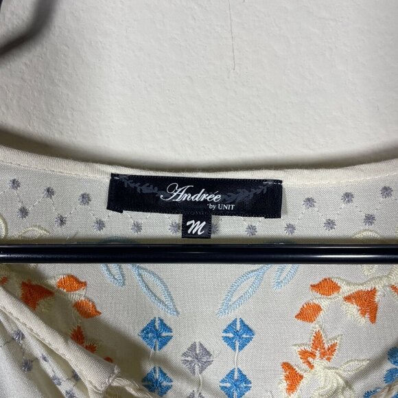 Andree by Units Women's LS Pale Yellow Embroidered Blouse Medium! - Picture 3 of 7